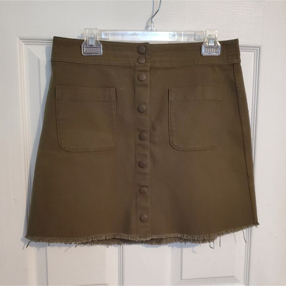 MADEWELL Woman's olive snap front A-line mini skirt Has pockets sz.8
